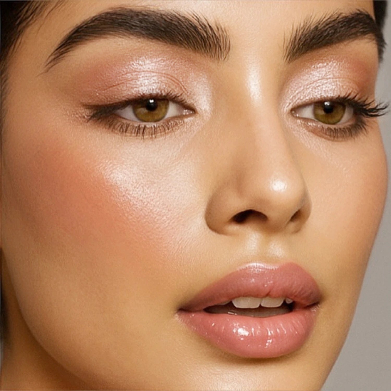 Sparkling Shimmer Highlighter